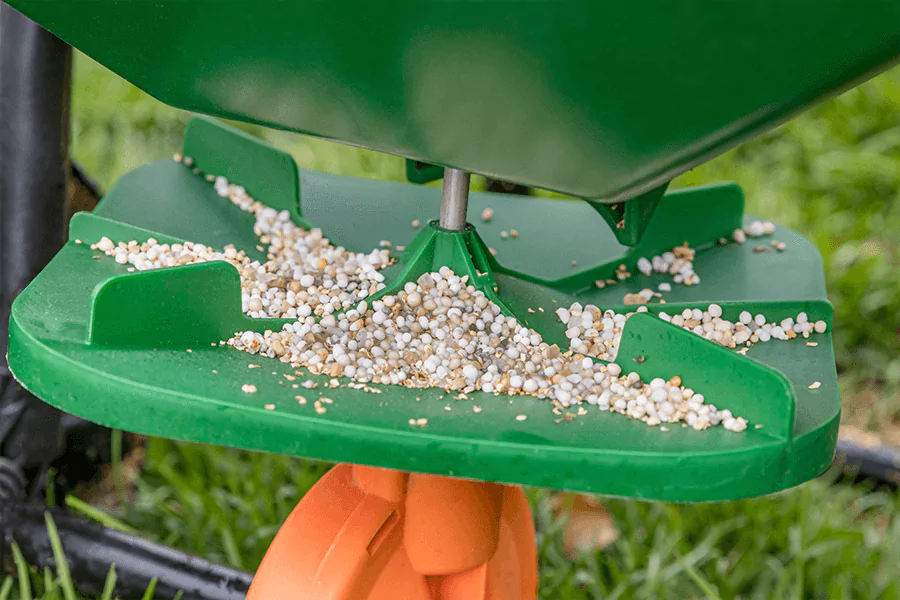 Lawn fertilization and weed control in a lawn by Stonebridge team